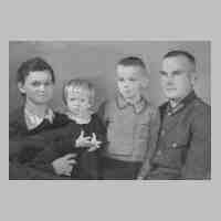 092-0056 Das Ehepaar Fritz und Elise Krups mit ihren Kindern Hermann und Lieselotte im Jahre 1939.JPG